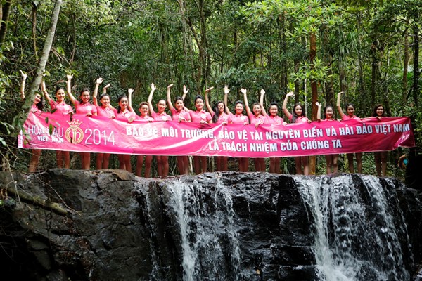 Chùm[-]ảnh[-]thí[-]sinh[-]hoa[-]hậu[-]Việt[-]Nam[-]2014[-]chụp[-]ảnh[-]kêu[-]gọi[-]bảo[-]vệ[-]môi[-]trường